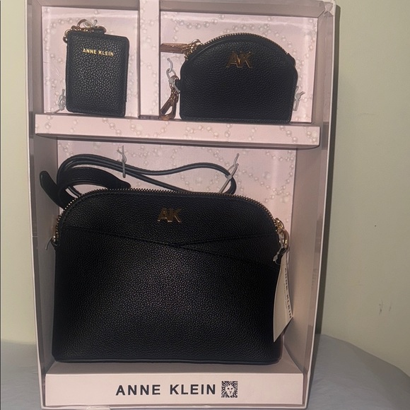 Anne Klein Black Crossbody Bag gift set with Sleek Design - Picture 1 of 10